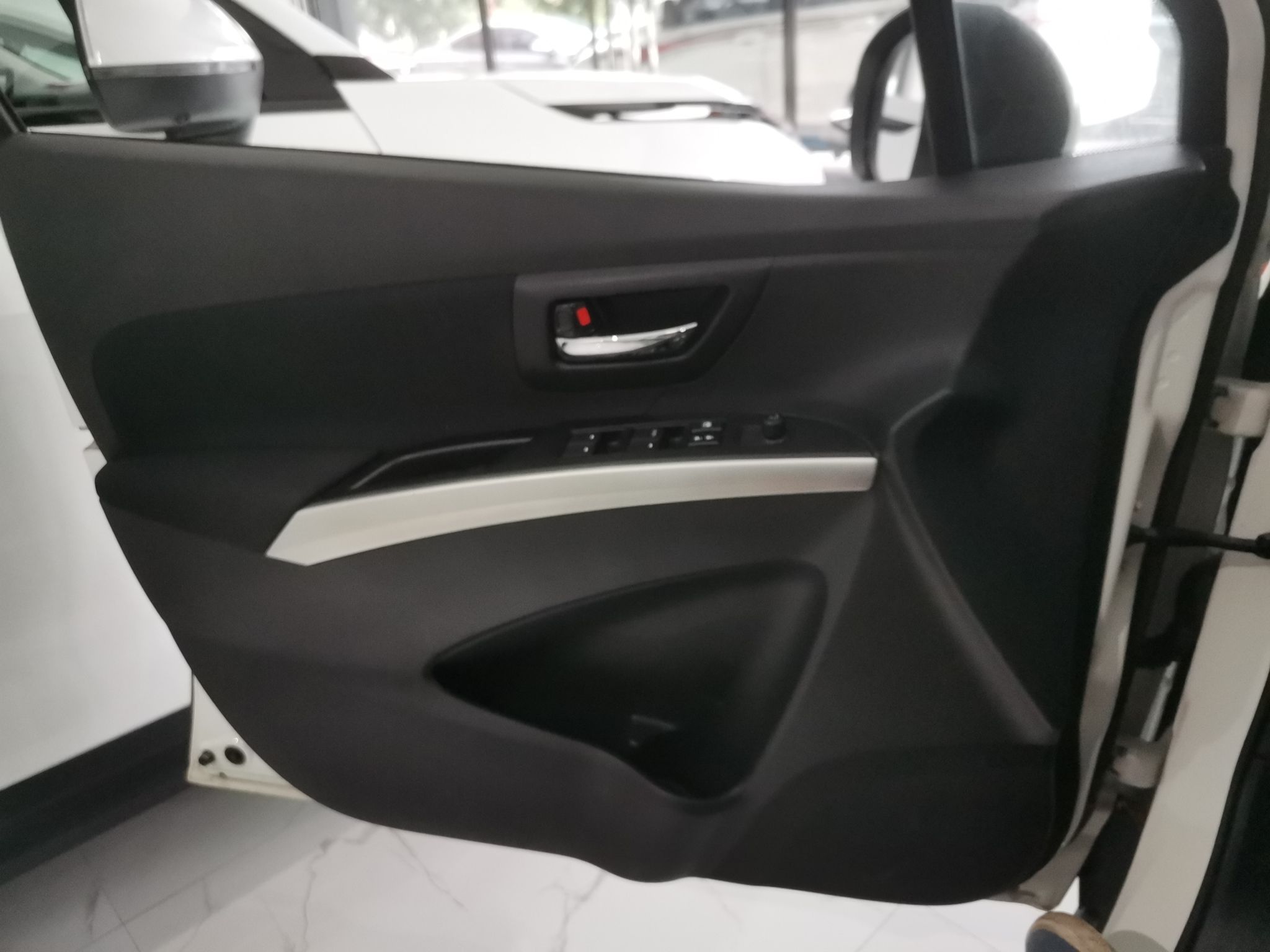 Used Suzuki S-Cross 2015 1.6L CVT Two-Wheel Drive Entry-Level Trim
