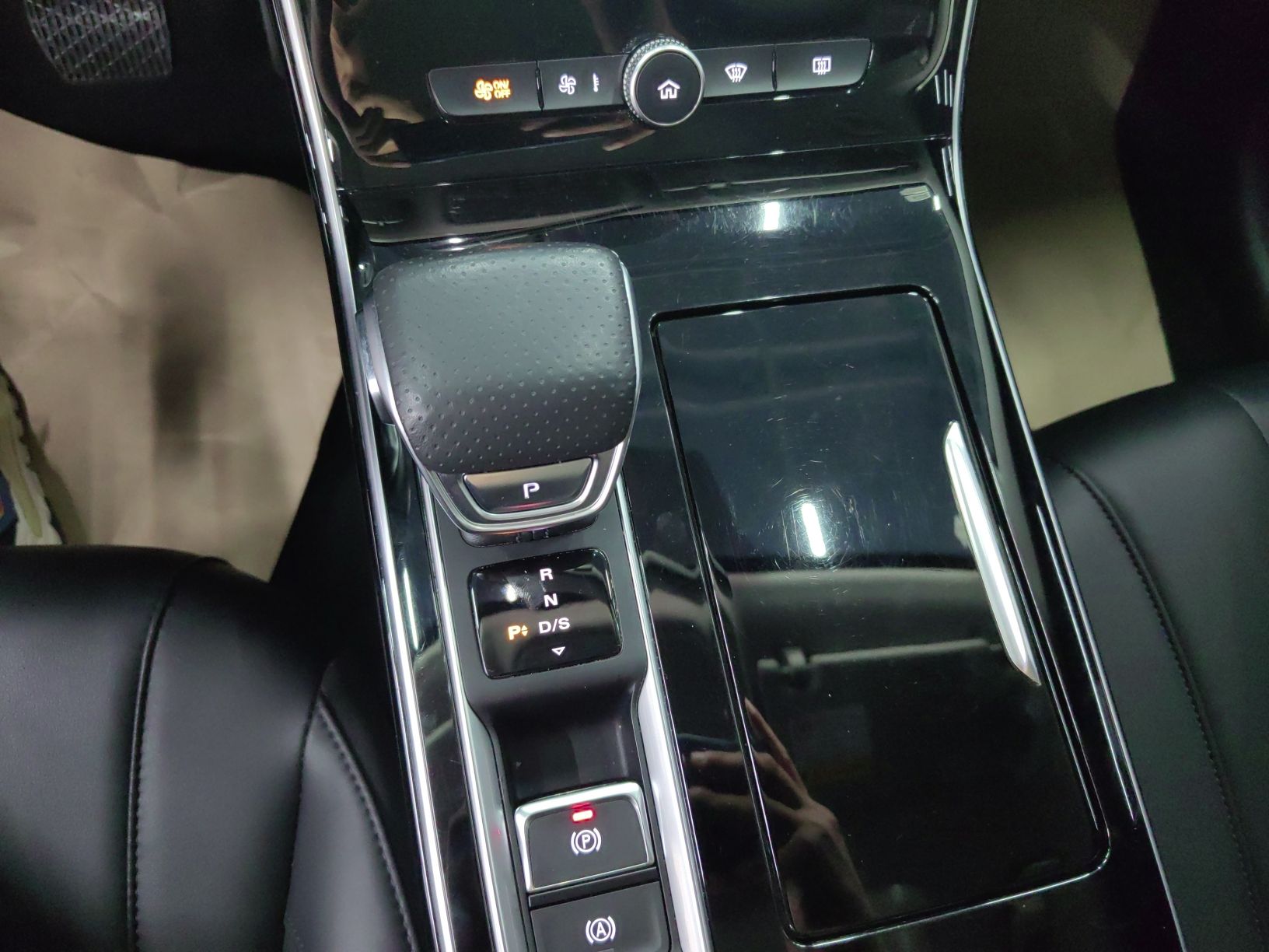 Used Roewe RX5 MAX 2021 Supreme Series 400TGI Automatic Luxury Cabin Edition
