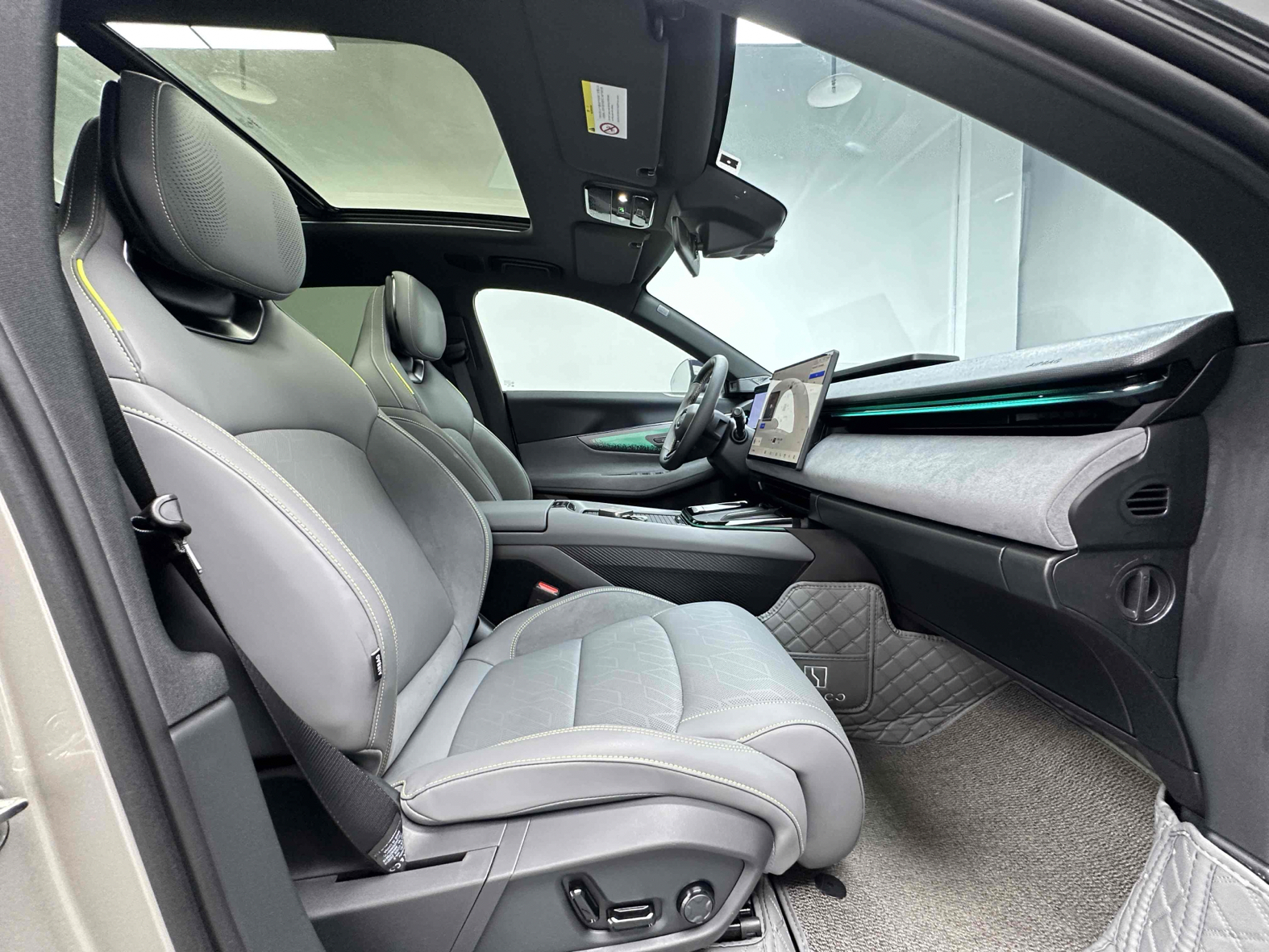 Used Lynk & Co 08 EM-P 2023 120km Long-Range Halo
