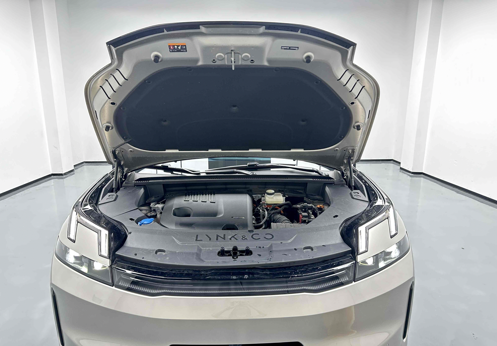 Used Lynk & Co 08 EM-P 2023 120km Long-Range Halo
