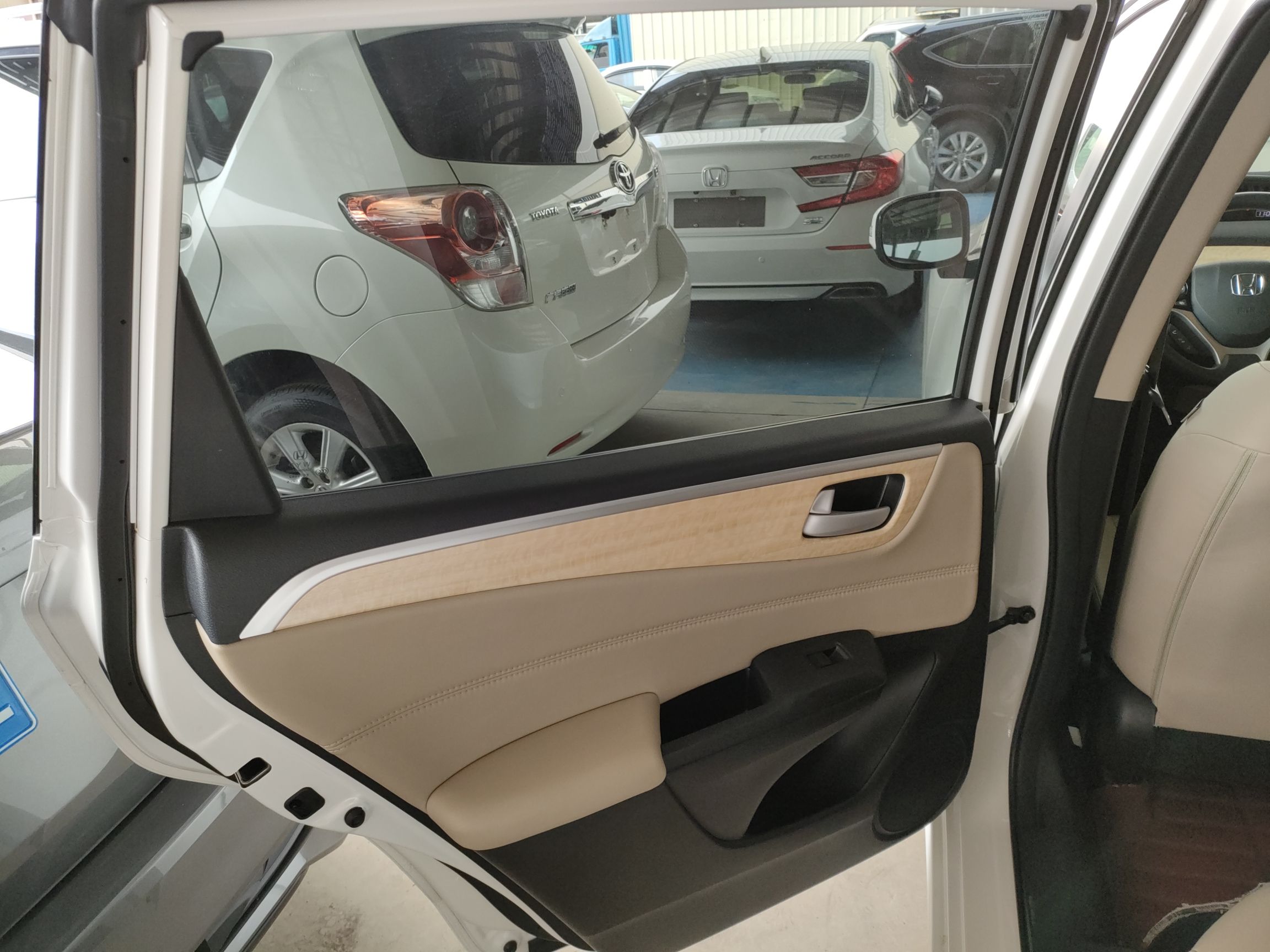 Used Honda Jade 2014 1.8L Automatic Comfort Elite Version 5 Seats
