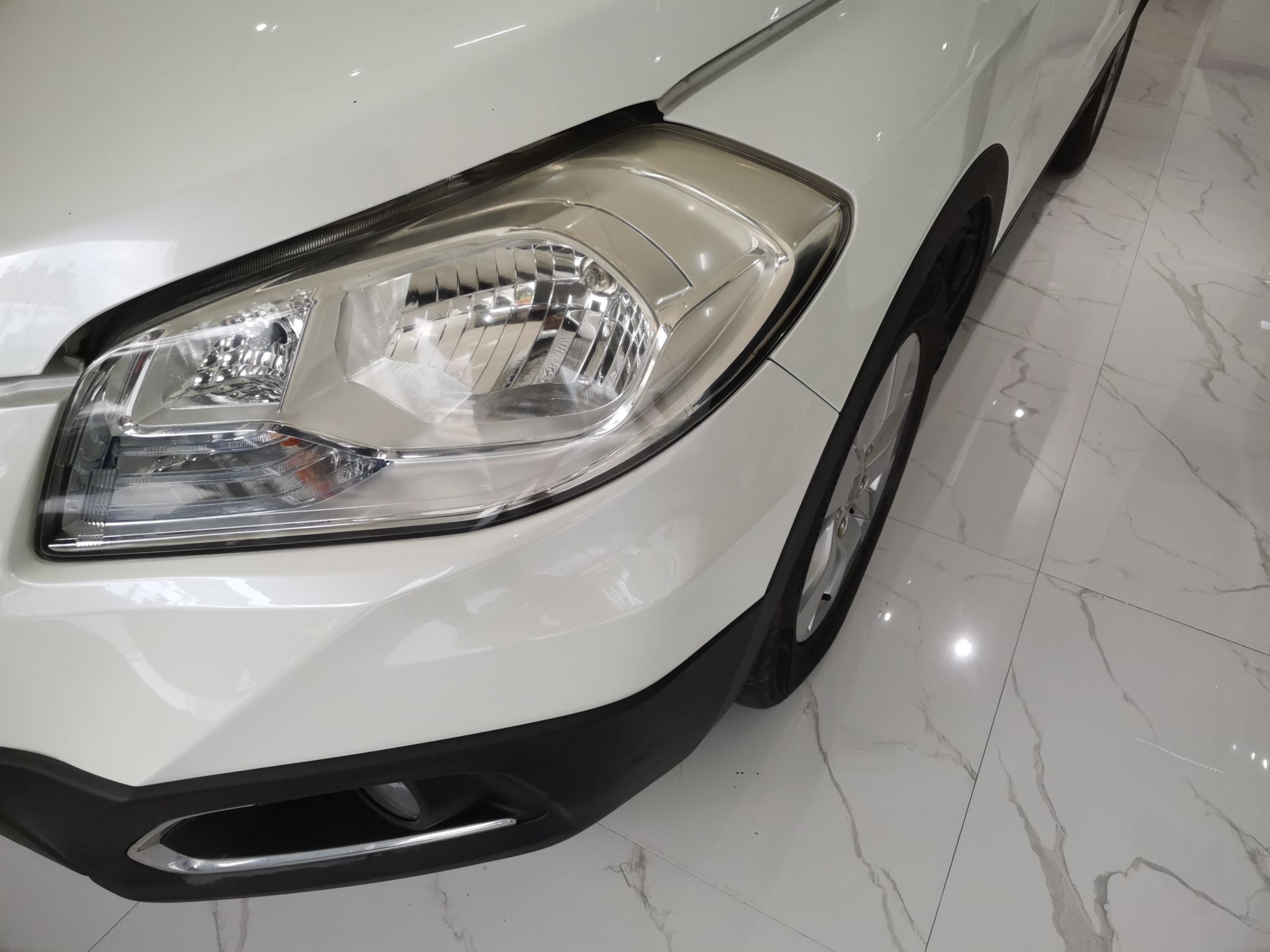 Used Suzuki S-Cross 2015 1.6L CVT Two-Wheel Drive Entry-Level Trim
