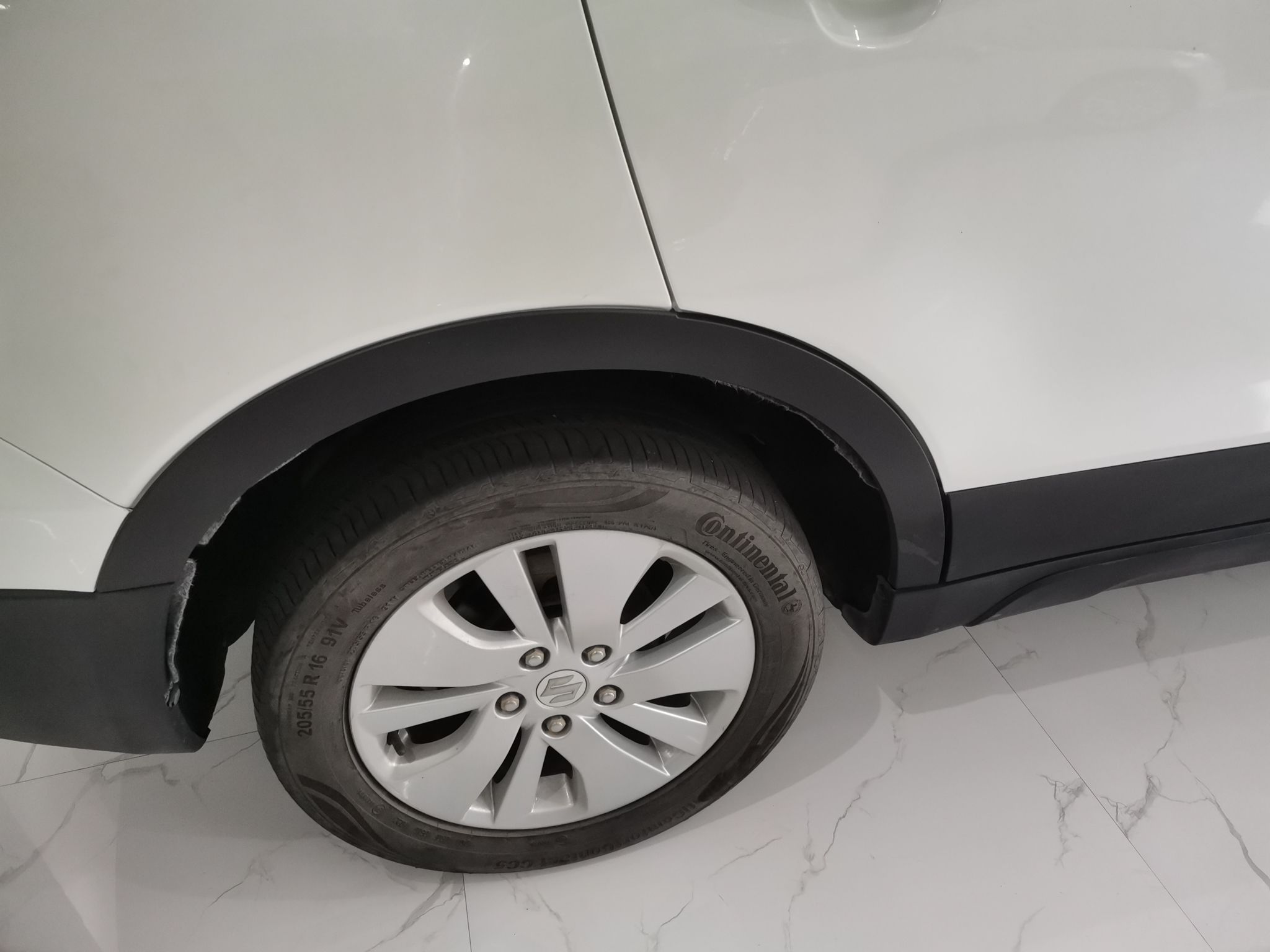 Used Suzuki S-Cross 2015 1.6L CVT Two-Wheel Drive Entry-Level Trim
