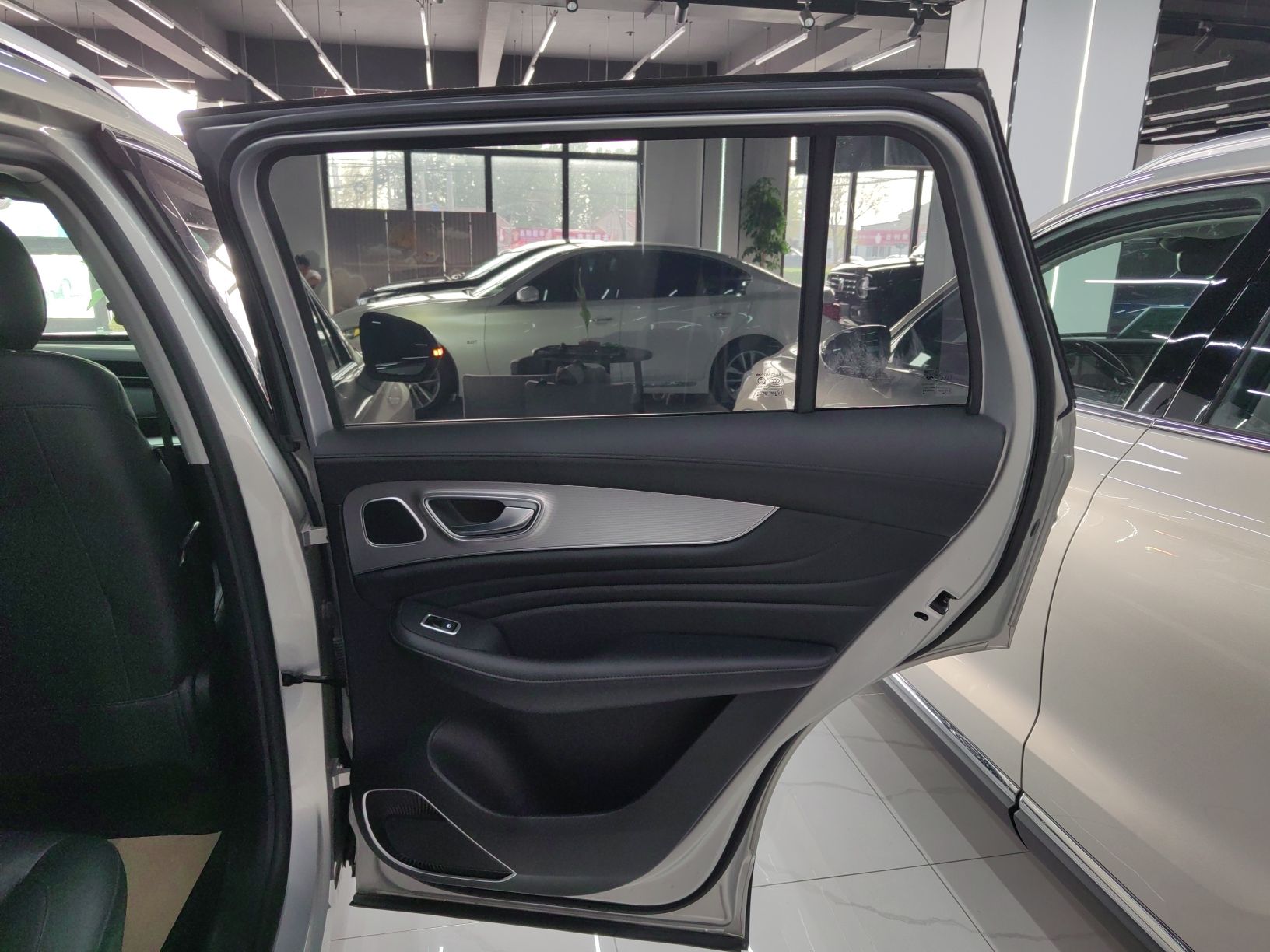 Used Roewe RX5 MAX 2021 Supreme Series 400TGI Automatic Luxury Cabin Edition
