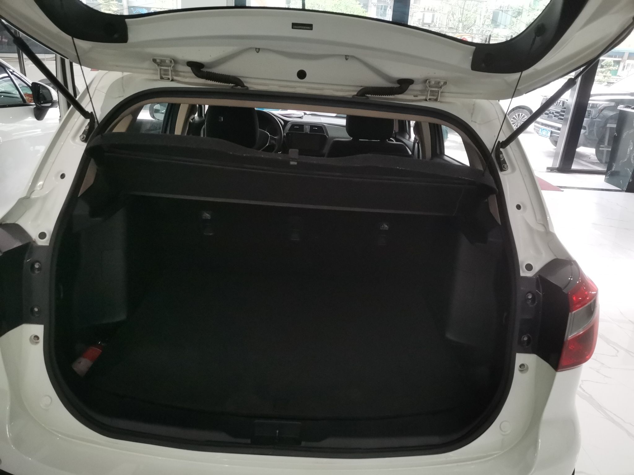 Used Suzuki S-Cross 2015 1.6L CVT Two-Wheel Drive Entry-Level Trim
