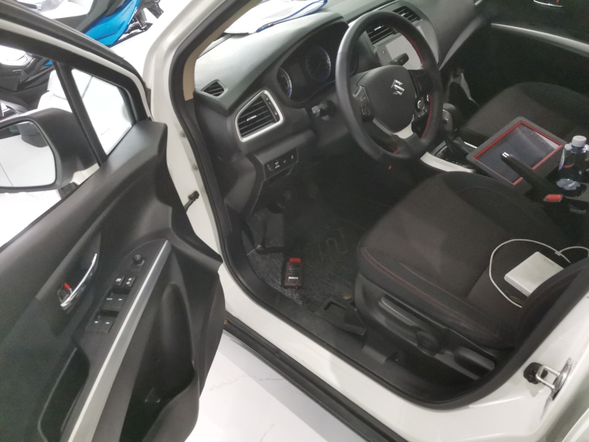 Used Suzuki S-Cross 2015 1.6L CVT Two-Wheel Drive Entry-Level Trim
