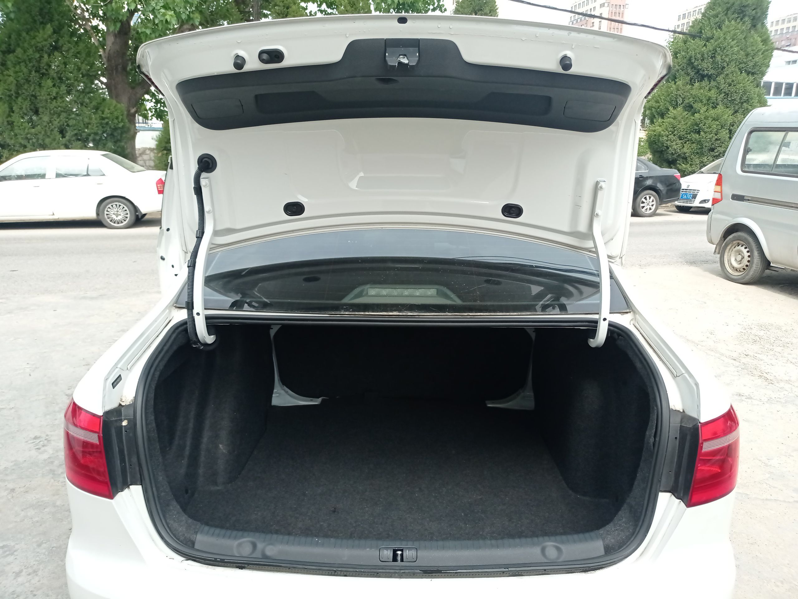 Used Volkswagen Lavida 2013 Revised Classic 1.6L Automatic Fashion Edition
