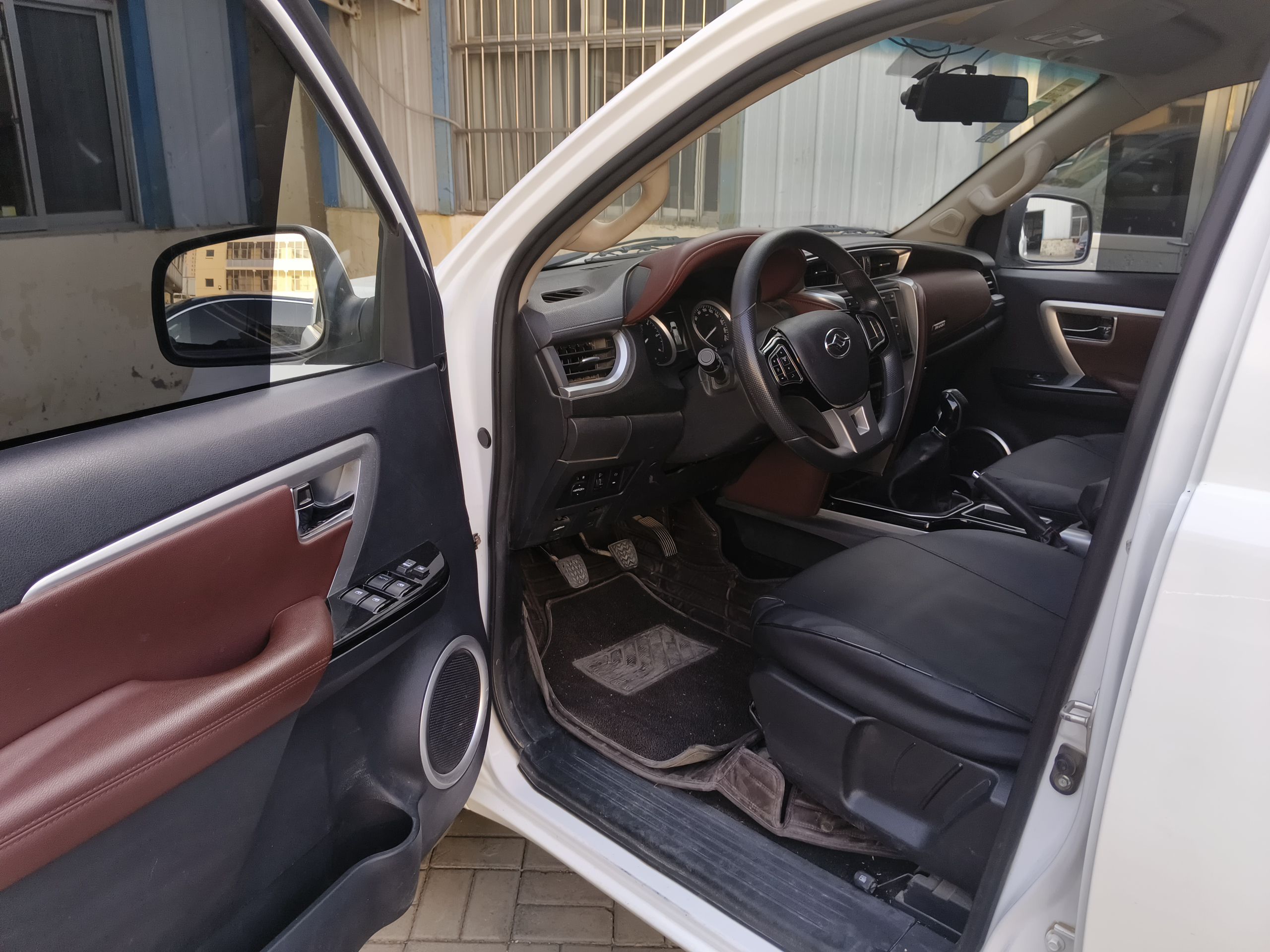 Used Huanghai Da Niu 2022 2.8T Pioneer Edition Manual Diesel 4x4 Value-Added Flatbed Cargo Box JE493ZLQ6H
