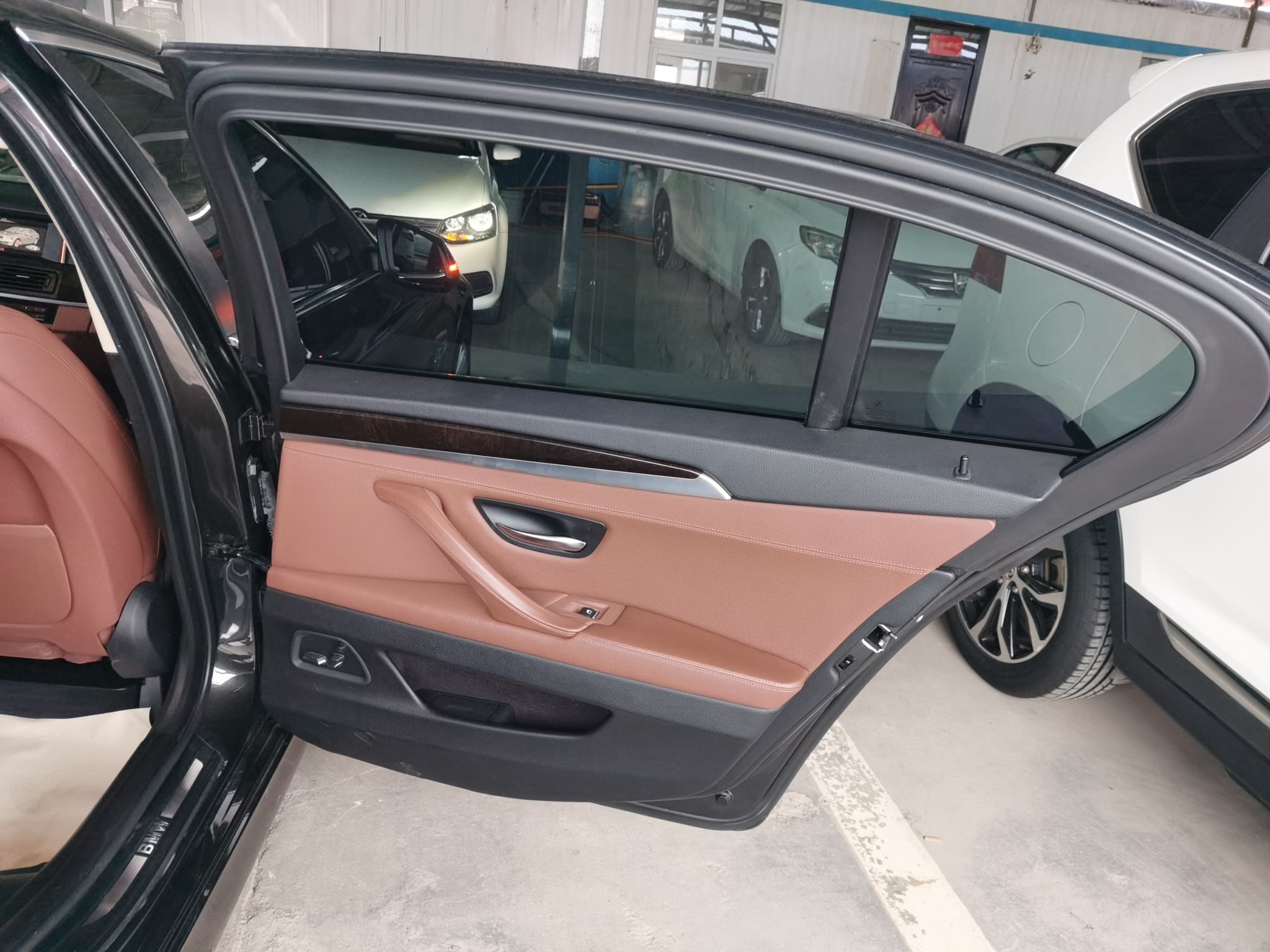 Used BMW 5 Series 2014 525Li Leading Model
