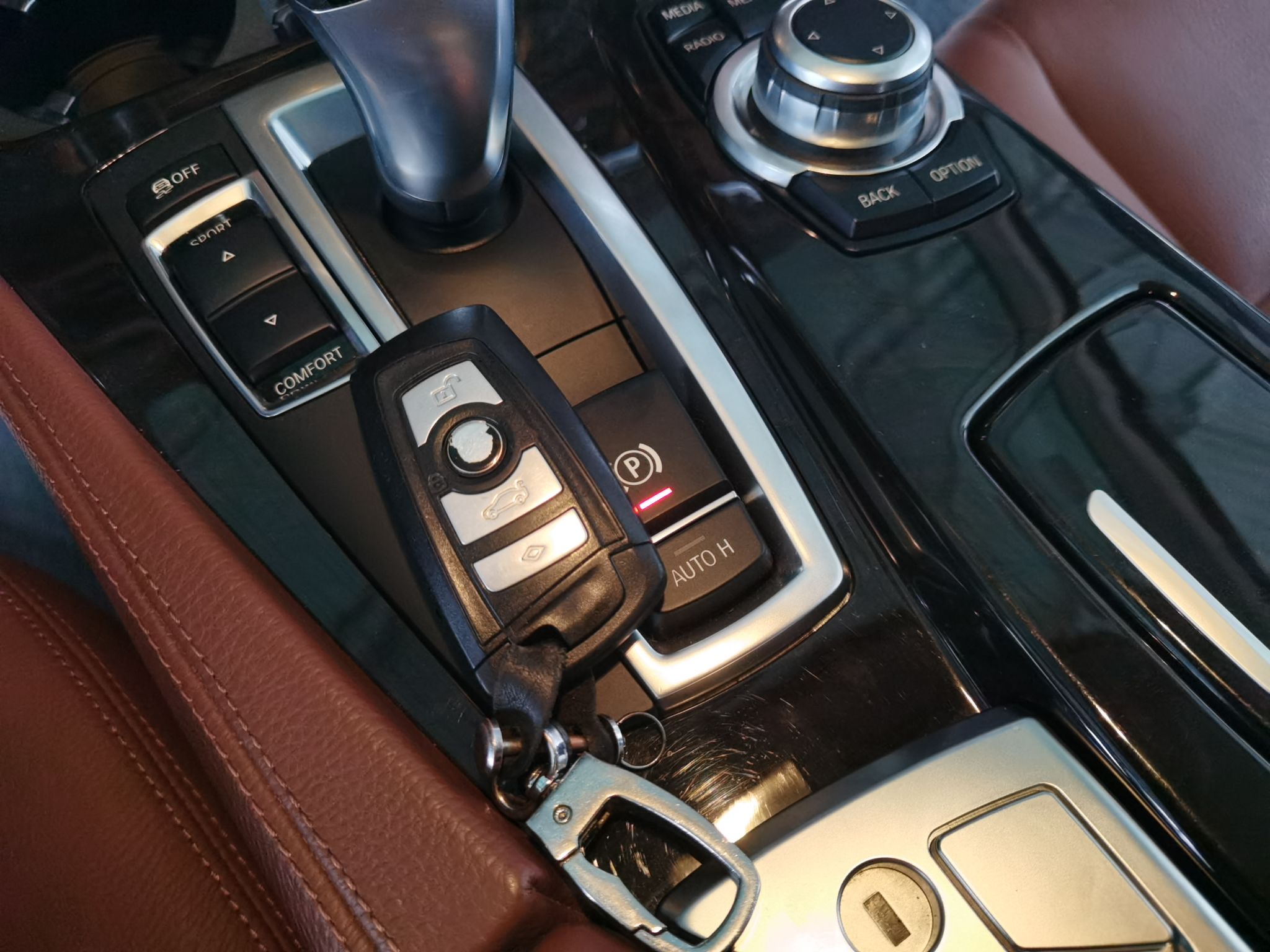 Used BMW 5 Series 2014 525Li Leading Model
