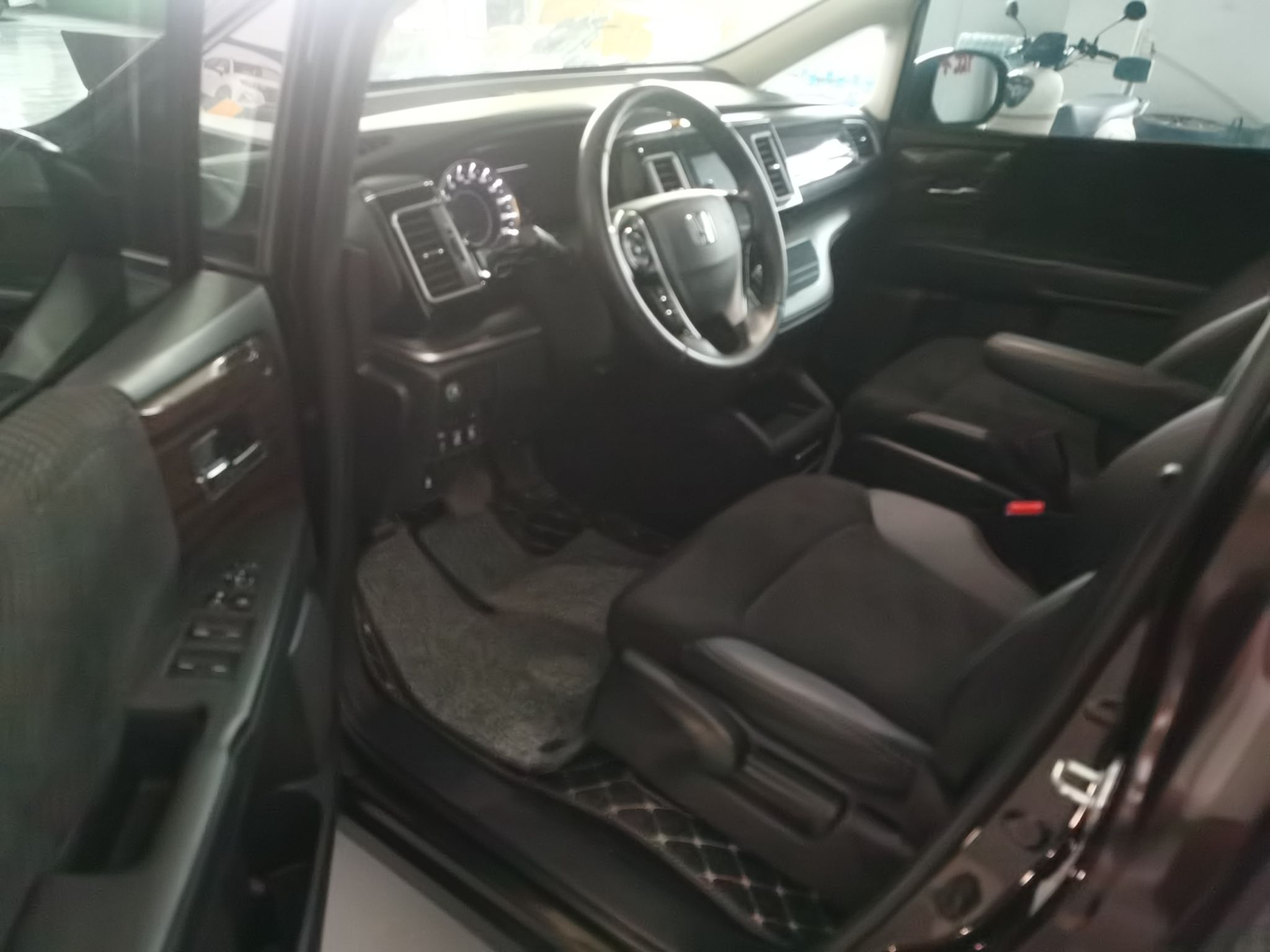 Used Honda Elysion 2016 2.4L Classic Edition
