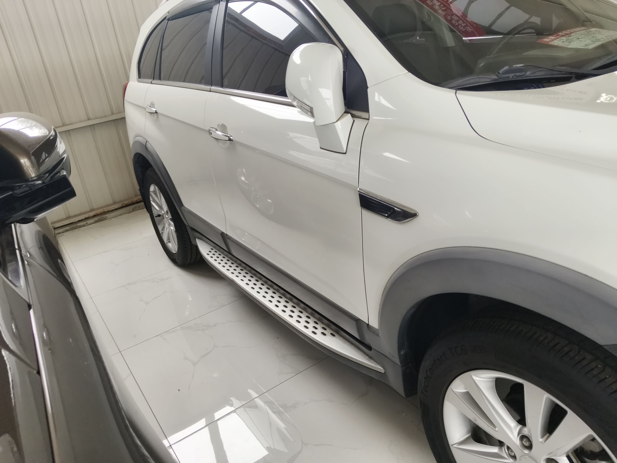 Used Chevrolet Captiva 2015 2.4L 4x4 Flagship Edition 7-Seater
